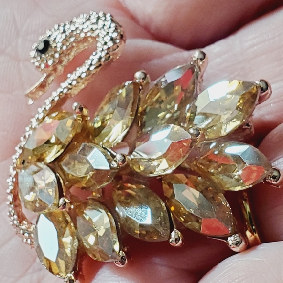 Rose gold swan Austrian swavorski elements crystals brooch champagne STUNNING - Picture 6 of 10